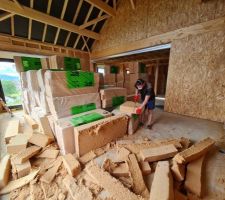 Découpe en cours de la laine de bois