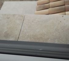 Pose des appuis de fen&ecirc;tres et seuils de porte en travertin - 01/09/21