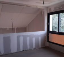 Suite parentale: chambre avec vue sur salon