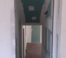Escaliers vers sous sol