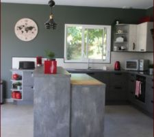 Cuisine vue de l'entrée