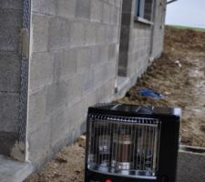 Allez.. on essaie le p'tit chauffage pétrole pour mettre la maison hors gel