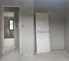 Pose de placo terminé + électricité (Chambre 3 de 9,58m2)