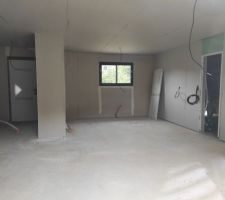 Pose de placo terminé + électricité (Cuisine + entrée + porte garage)