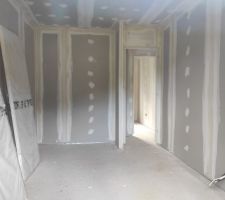Pose de placo terminé + électricité + jointures des plaques de placo