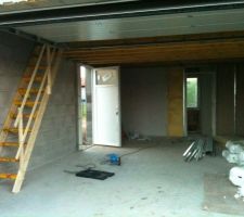 Escalier d'accès au faux grenier.