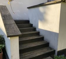 Muret en pourtour, escalier