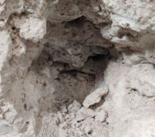 Détail enduit mur donnant sur l'extérieur