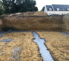 Coulage des fondations le 17 septembre.
Plus qu'&agrave; attendre un peu de s&eacute;chage.