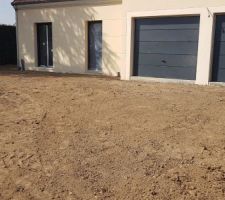 Terrassement en cours en vue de mettre du béton gratté