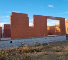 Avancement de l'&eacute;l&eacute;vation des murs !!!