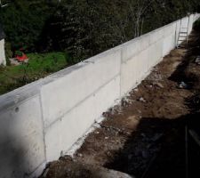 Mur de sout&egrave;nement, c&ocirc;t&eacute; nord, d&eacute;coffr&eacute;.