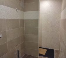 Fa&iuml;ence SDB de notre chambre ?