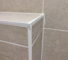 Fa&iuml;ence angle a corrig&eacute;