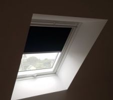 Rideau intérieur opaque du velux de la chambre 3