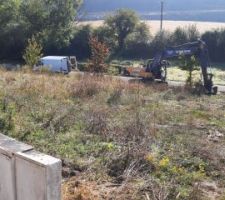 Arrivé du terrassier et début du térassement