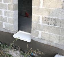 Maison hors d'eau et appuis de fenêtres posés