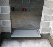 Maison hors d'eau et appuis de fenêtres posés