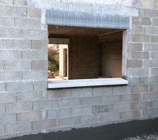 Maison hors d'eau et appuis de fenêtres posés