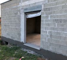 Maison hors d'eau et appuis de fenêtres posés