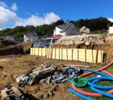 Suite à l'éboulement, mise en sécurité du chantier par le constructeur