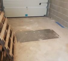 Trappe vide sanitaire mise en place dans le garage