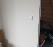 Interrupteur cloison escalier mis en place