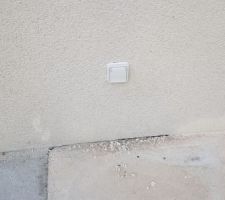 Prise électrique extérieurs mise en place
