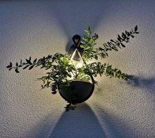 Luminaire extérieure avec pot de fleur intégré
