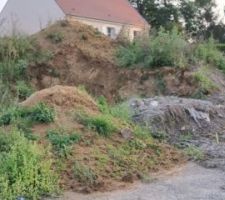 Attente du retrait des terres excédentaires + dépôt sauvage