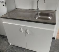 Meuble et évier dans le cellier