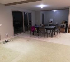 La cuisine vue du salon