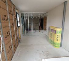 Isolation hydrofuge + laine de verre + placostyl