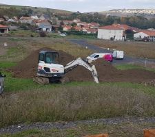 Terrassement avant passage du g&eacute;om&egrave;tre pour l'implantation de la maison.