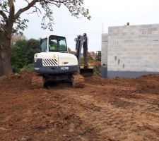 Terrassier sur place pour le remblais (étape 1)