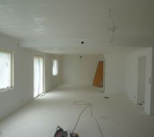 Salon peint avec la sous couche