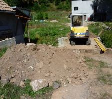 J'attaque le nouveau pont: fondation 6ml x 60 cm sur 1.80 de profond