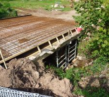 Le tablier du nouveau pont: 30 cm epaisseur coul&eacute; 2cm au dessus de l'ancien ! tout les calculs de resistance et ferraillage effectu&eacute; par un ingenieur beton