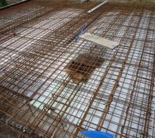 Le tablier du nouveau pont: 30 cm epaisseur coul&eacute; 2cm au dessus de l'ancien ! tout les calculs de resistance et ferraillage effectu&eacute; par un ingenieur beton