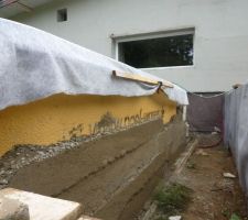 Pose d'un beton leger sur le tour de la piscine 1 pelle de ciment pour 6 de sable