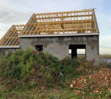 Finition de la charpente - arrière maison