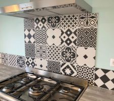 Crédence de la cuisine en faïence imitation carreaux de ciments