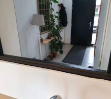 Mise en place du compribande avant la pose du verre