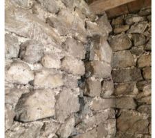 Vu sur le d&eacute;calage entre l'angle et le mur qui s'ouvre de l'int&eacute;rieur