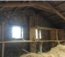 Au niveau sup&eacute;rieur, avec &eacute;chafaudage fixe . ca continu &agrave; monter