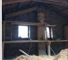 Avant de repartir apr&egrave;s quelques jours sur place, d&eacute;but du coffrage du pignon