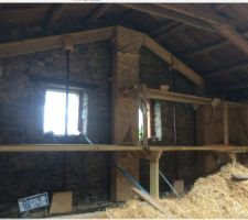 Avant de repartir apr&egrave;s quelques jours sur place, d&eacute;but du coffrage du pignon