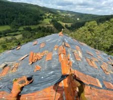 Puis mise en place d'un polyane pour prot&eacute;ger des pluies