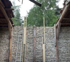 Le triangle qui fait face, sur le m&ecirc;me principe mais celui ci sera plein (moellons)