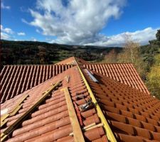 Pose des bois pour atteindre la bonne hauteur de faitage